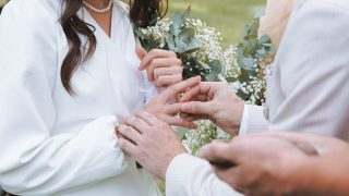 Reddit’s Wildest Stories: Skin Bleaching, Wedding Drama, and Family Feuds