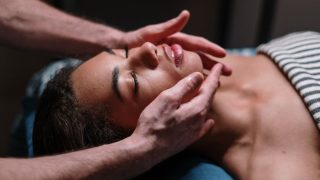 Unlock Radiant Skin: The One-Minute Uplifting Bedtime Massage