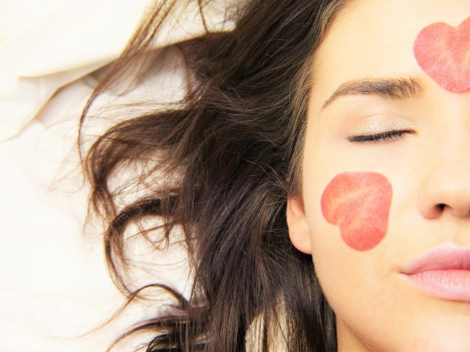 This Japanese Face Yoga Lifts 90% of Facial Sagging